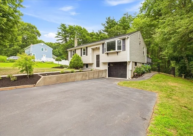 2nd image of 252 Gorwin Dr, Hanson, MA 02341 | MLS# 73551222