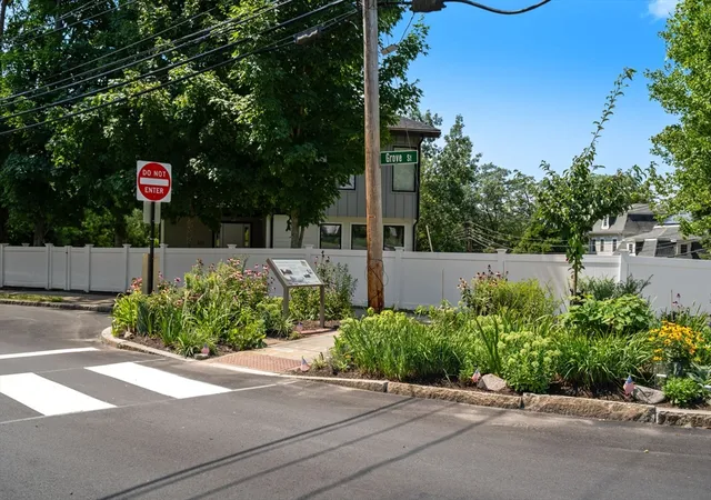 2nd image of 613 Grv St, Newton Lower Falls, MA 02462