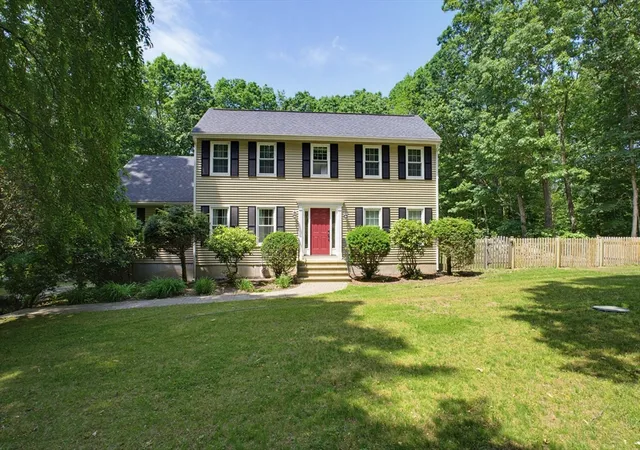 Homes for sale in Sturbridge, MA | 47 Old Village Rd, Sturbridge, MA 01566 | MLS# 73537007