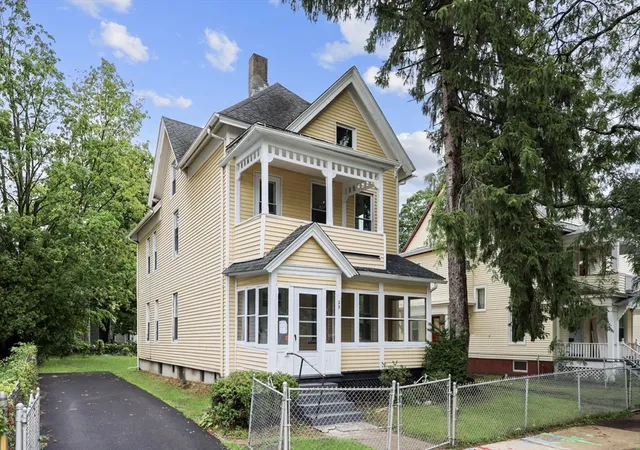 1st image of 29 Yale St, Springfield, MA 01109 | MLS# 73559978