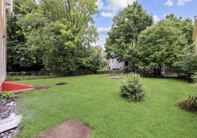 33rd image of 29 Yale St, Springfield, MA 01109 | MLS# 73559978