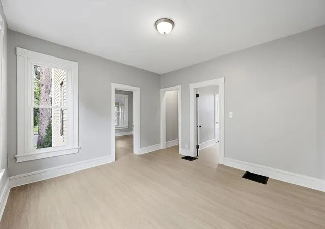 4th image of 29 Yale St, Springfield, MA 01109 | MLS# 73559978