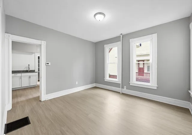 5th image of 29 Yale St, Springfield, MA 01109 | MLS# 73559978