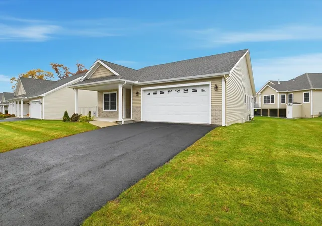 Homes for sale in Wilbraham, MA | 32 Lodge Ln, Wilbraham, MA 01095