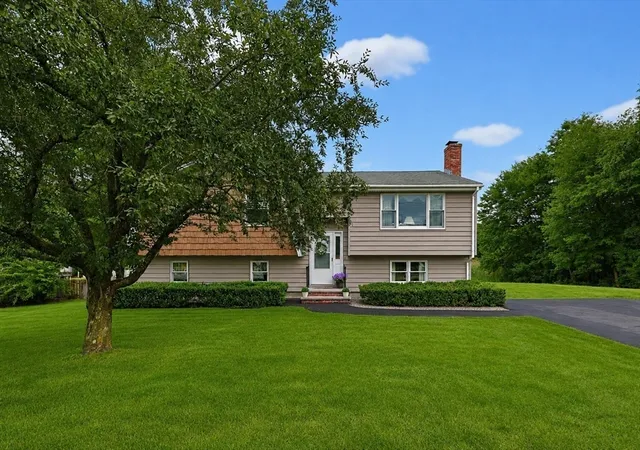 2nd image of 29 Country Club Dr, Tewksbury, MA 01876 | MLS# 73541241