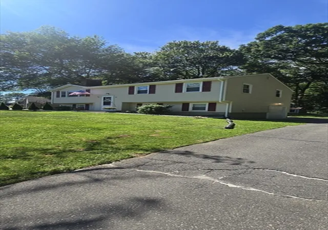 Photo 3 of Sale Pending at 135 Red Fox Dr, Feeding Hills, MA 01030 | MLS# 73541932 | Listing updated on 2026-08-26