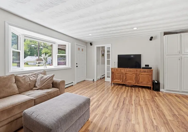 5th image of 8 Sloane Dr, Framingham, MA 01701 | MLS# 73553884