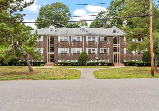 Photo 1 of Sale Pending at 40 Edgelawn Ave #3, North Andover, MA 01845 | MLS# 73568074 | Listing updated on 2026-09-23