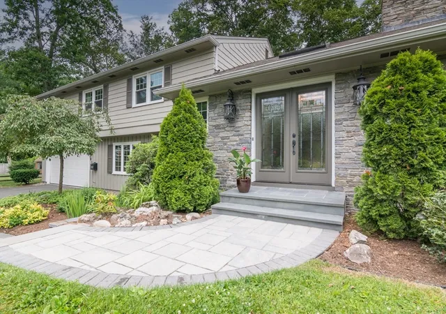 Homes for sale in Longmeadow, MA | 42 Elizabeth Cir, Longmeadow, MA 01106 | MLS# 73542254