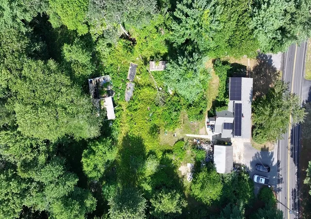 2nd image of 127 Pleasant St, Pembroke, MA 02359 | MLS# 73559102