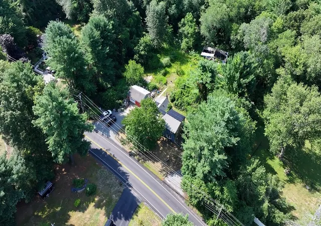 3rd image of 127 Pleasant St, Pembroke, MA 02359 | MLS# 73559102