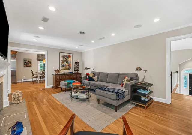 4th image of 180 Meetinghouse Circle, Needham, MA 02492 | MLS# 73533491