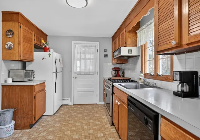 5th image of 14 Mohawk Dr, Northborough, MA 01532 | MLS# 73504740