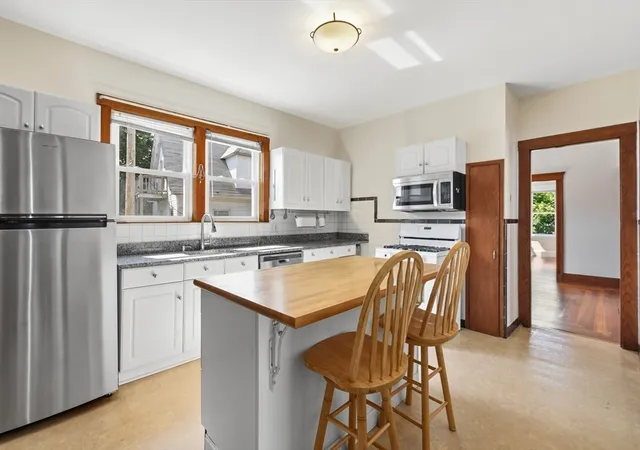 3rd image of 266 Fellsway W #2, Medford, MA 02155 | MLS# 73554750