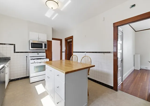 4th image of 266 Fellsway W #2, Medford, MA 02155 | MLS# 73554750