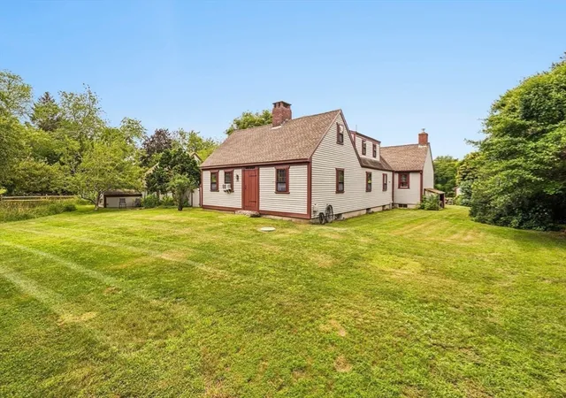 Photo 3 of Single family home for sale at 200 Bakerville Rd, South Dartmouth, MA 02748 | MLS# 73553533 | Listing updated on 2026-09-04