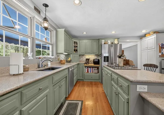 4th image of 346 Judson St, Raynham, MA 02767 | MLS# 73536356