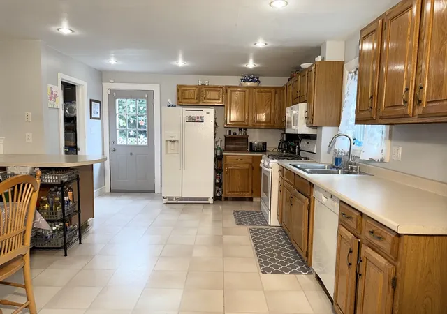 2nd image of 17 Chisholm St, Everett, MA 02149 | MLS# 73561670
