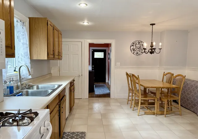 3rd image of 17 Chisholm St, Everett, MA 02149 | MLS# 73561670