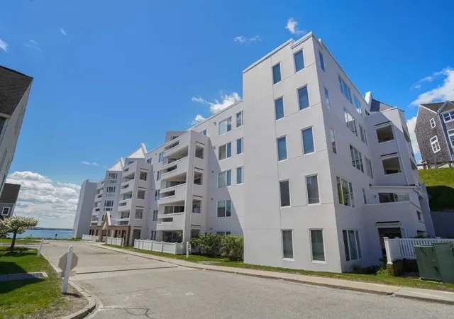 Homes for sale in Hull, MA | 1 Commodore Court #104, Hull, MA 02045 | MLS# 73519473