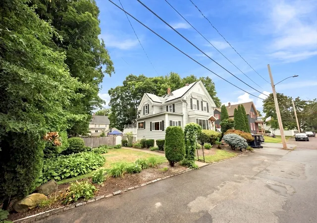 4th image of 8 Charles St, Stoneham, MA 02180 | MLS# 73568203