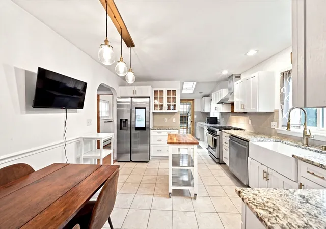 5th image of 8 Charles St, Stoneham, MA 02180 | MLS# 73568203