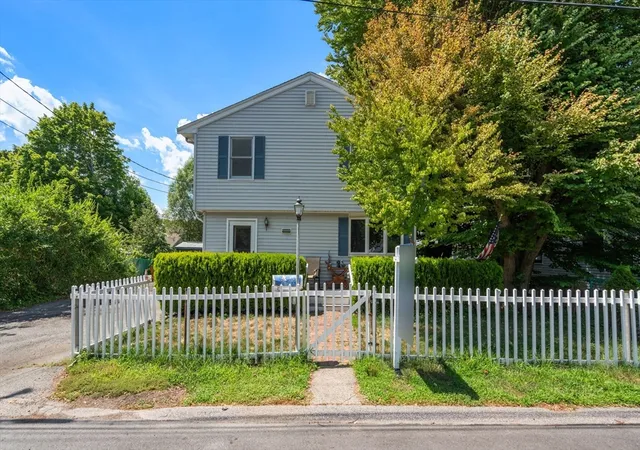 Photo 3 of Sale Pending at 28 Pleasant St, Rockport, MA 01966 | MLS# 73547965 | Listing updated on 2026-09-29