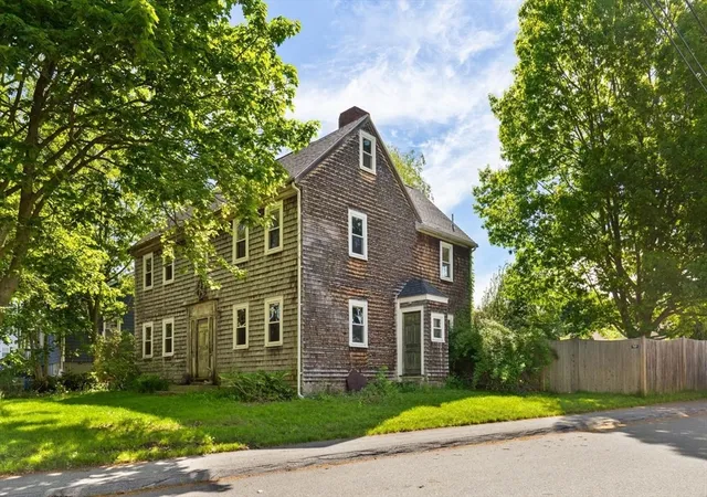 1st image of 25 Poplar Street, Gloucester, MA 01930 | MLS# 73525198