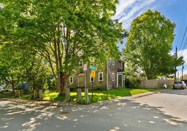2nd image of 25 Poplar Street, Gloucester, MA 01930 | MLS# 73525198