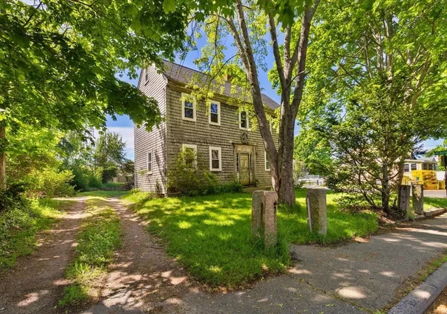 4th image of 25 Poplar Street, Gloucester, MA 01930 | MLS# 73525198