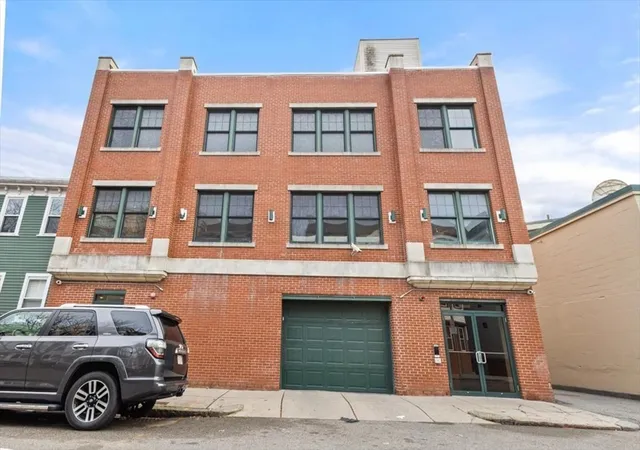 2nd image of 591 E 3Rd St, South Boston, MA 02127