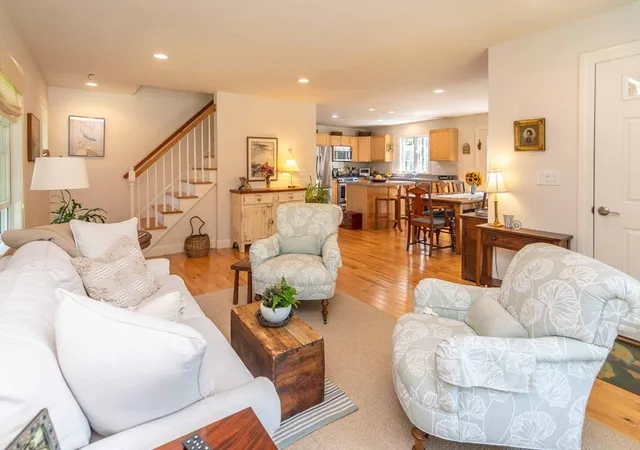 3rd image of 27 Chapde Ln, Tisbury, MA 02568 | MLS# 73444907