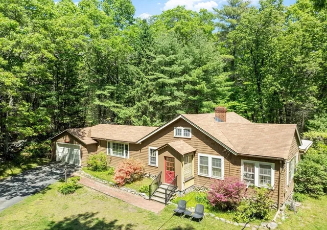 3rd image of 38 Rutland St, Carlisle, MA 01741 | MLS# 73525176