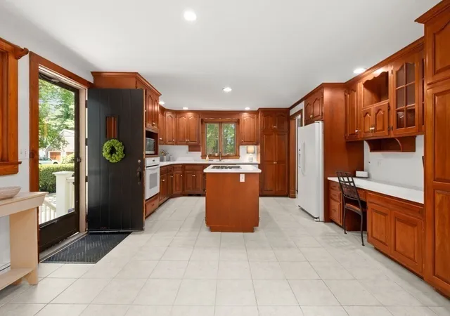Photo 4 of Sale Pending at 11 Elginwood Rd, Peabody, MA 01960 | MLS# 73557159 | Listing updated on 2026-09-03