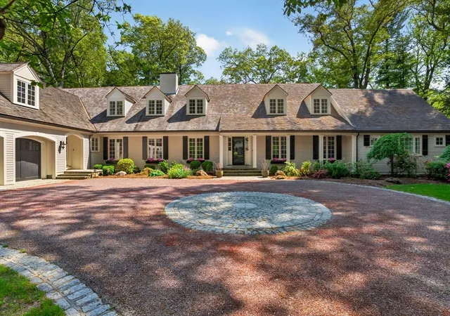 2nd image of 12 Winding River Cir, Wellesley, MA 02482 | MLS# 73555707