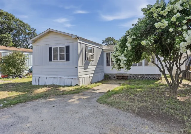 Photo 3 of Manufactured home for sale at 194 Lafayette Rd #1N, Salisbury, MA 01952 | MLS# 73563155 | Listing updated on 2026-09-18