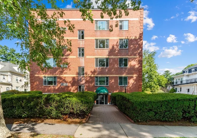 1st image of 125 Pleasant St #201, Arlington, MA 02476 | MLS# 73563691