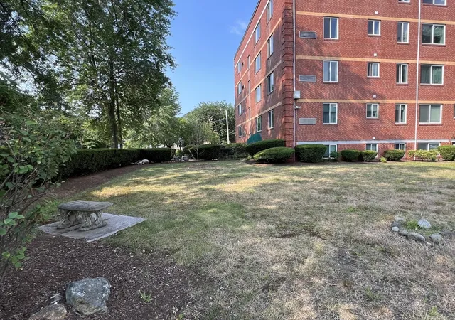 2nd image of 125 Pleasant St, Arlington, MA 02476