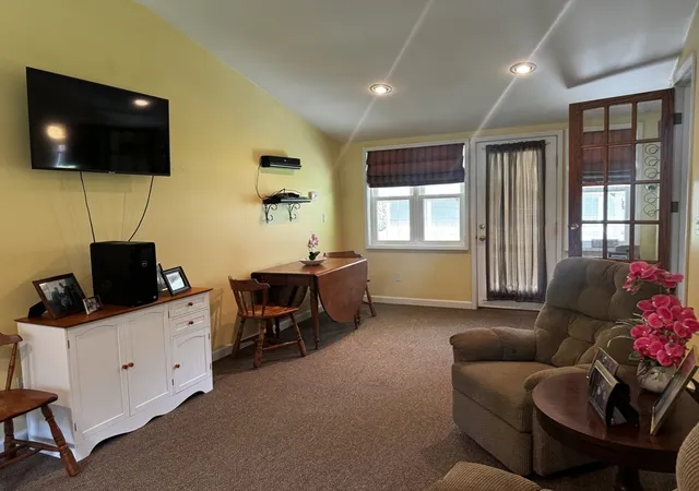 5th image of 10 Benger Ave, South Hadley, MA 01075 | MLS# 73528272