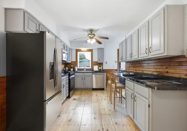3rd image of 125 Glendale Cir, Ware, MA 01082 | MLS# 73560791