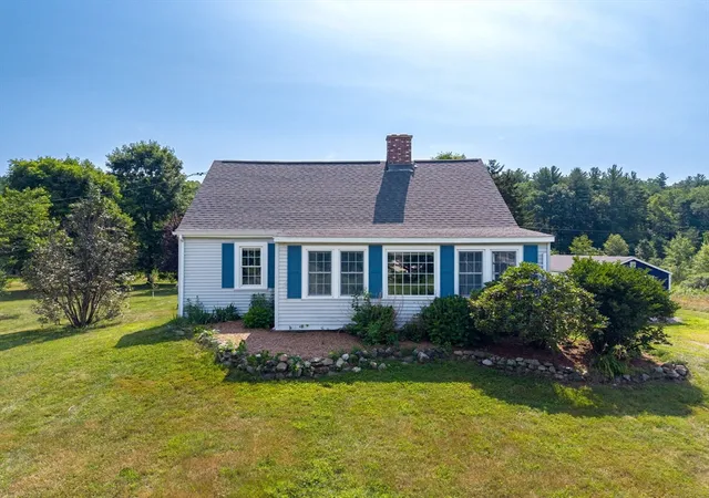 Photo 2 of Single family home for sale at 81 South St, Williamsburg, MA 01096 | MLS# 73557623 | Listing updated on 2026-10-02