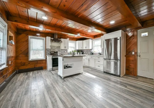 2nd image of 260 Glebe St, Taunton, MA 02780 | MLS# 73531080
