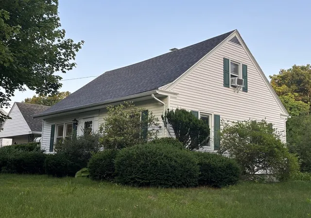Homes for sale in South Deerfield, MA | 31 West St, South Deerfield, MA 01373 | MLS# 73544242