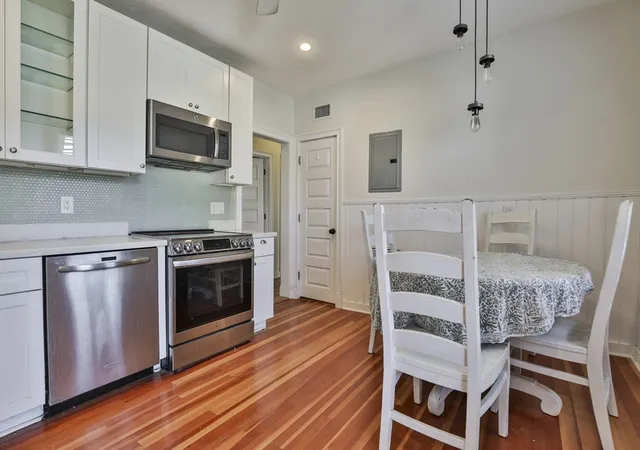 2nd image of 238 Poplar St #2, Roslindale, MA 02131 | MLS# 73561989