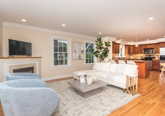 5th image of 16 Peirce St, Waltham, MA 02453