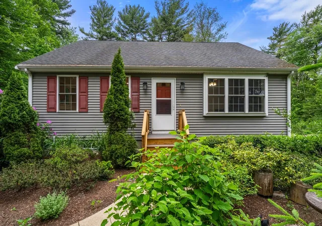 Homes for sale in Holbrook, MA | 456 South St, Holbrook, MA 02343 | MLS# 73529387