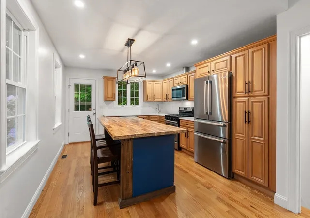 Homes for sale in Holbrook, MA | 456 South St, Holbrook, MA 02343 | MLS# 73529387