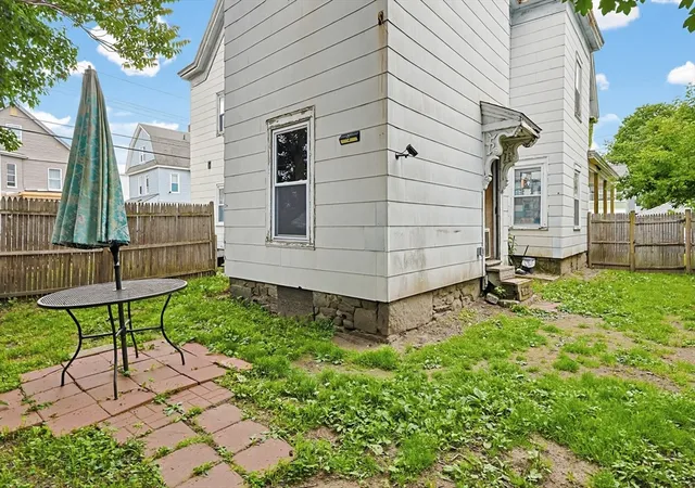 4th image of 35 Oak St, Lowell, MA 01852 | MLS# 73528238