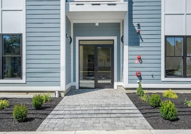 2nd image of 260 Elm St, Everett, MA 02149 | MLS# 73551439