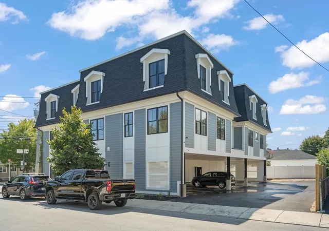 3rd image of 260 Elm St, Everett, MA 02149 | MLS# 73551439